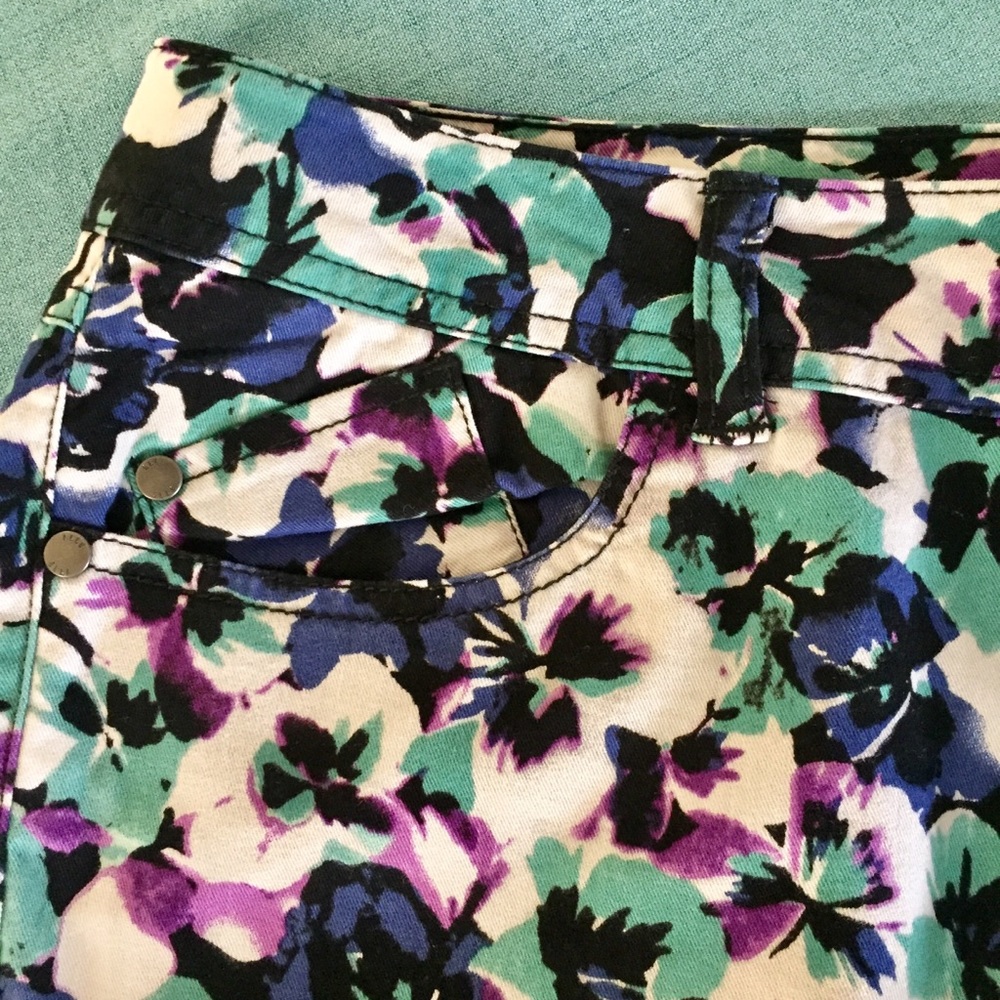 HOST PICK! 💜 ELLE “Pansy” Skinny DENIM! - Picture 9 of 11